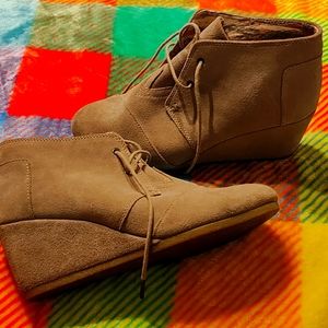 TOMS Lace Up Wedge